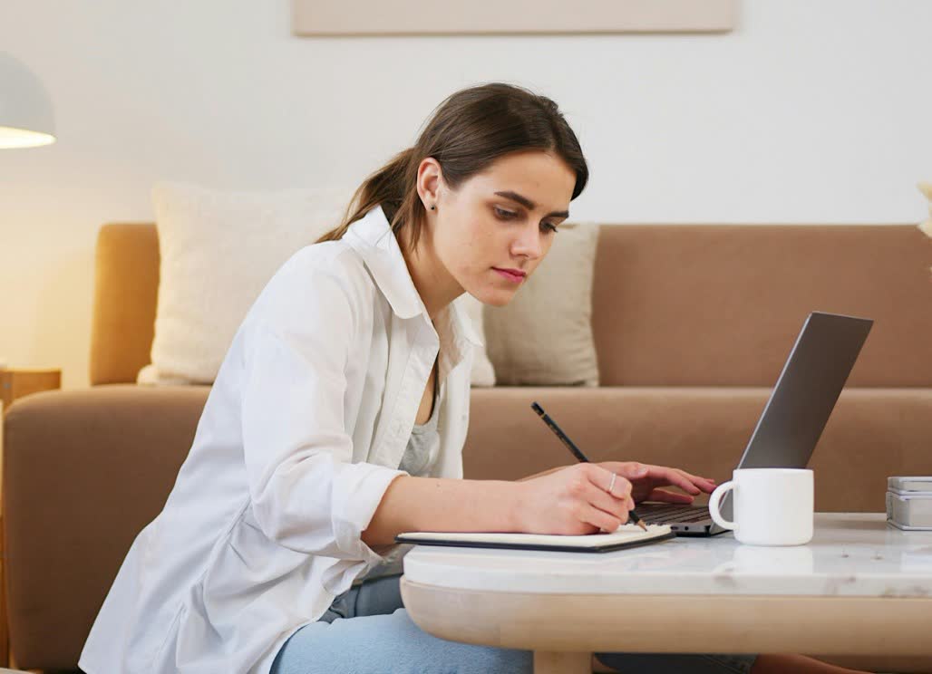 Learner using the CBT learning platform